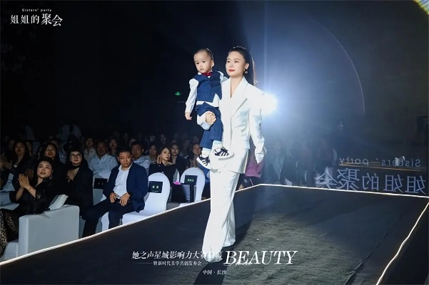 星耀购物街林霁：时尚潮流汇聚，梦幻购物新体验，林霁打造购物天堂